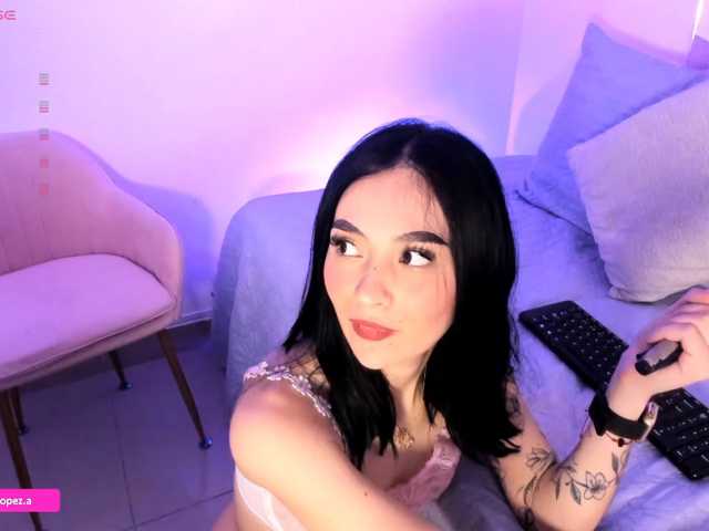 Emilylopez live cam on BongaCams