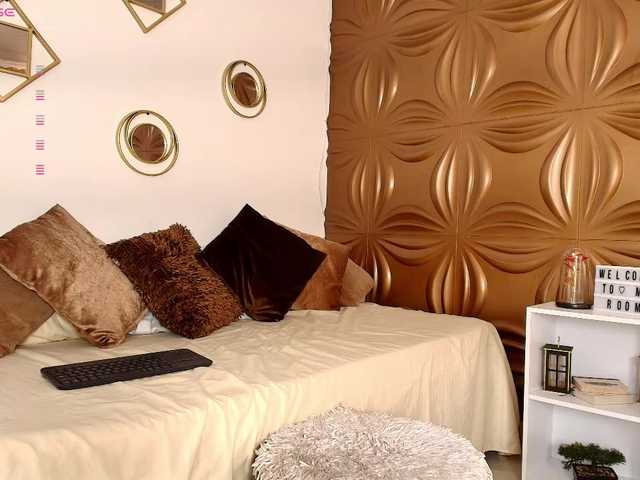 Emilylopez live cam on BongaCams