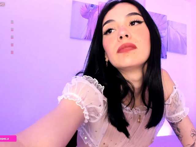 Emilylopez live cam on BongaCams