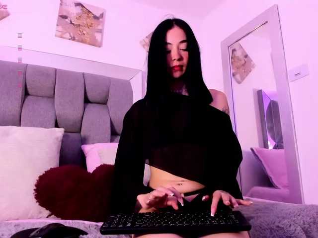 Emilylopez live cam on BongaCams