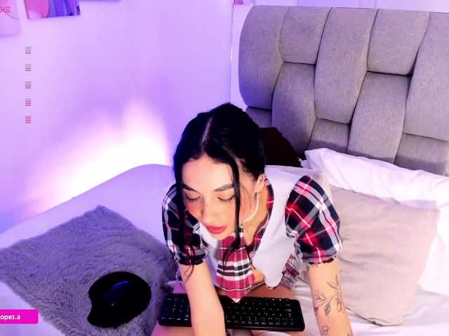 Emilylopez live cam on BongaCams