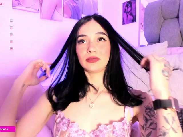 Emilylopez live cam on BongaCams