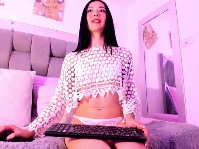 Emilylopez live cam on BongaCams
