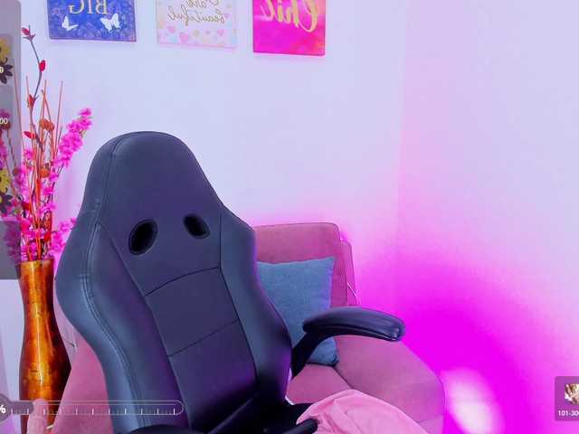 laiacollins live cam on BongaCams