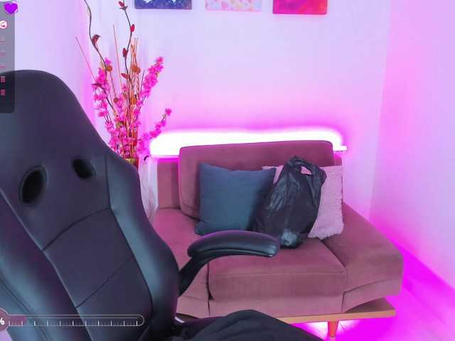 laiacollins live cam on BongaCams