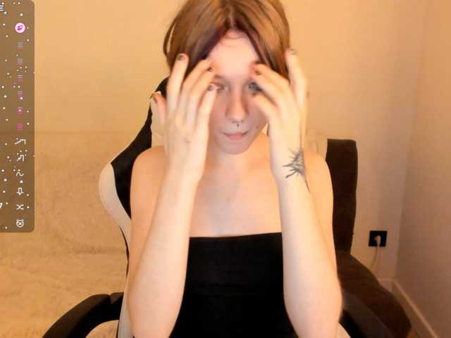 misscrystall live cam on BongaCams