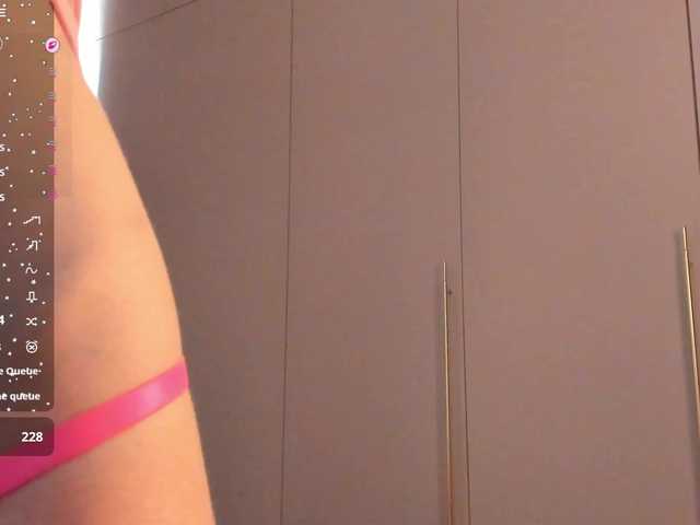 misscrystall live cam on BongaCams