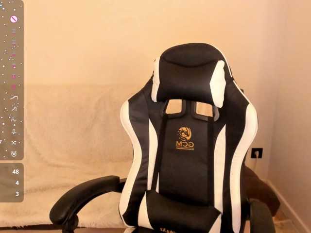 misscrystall live cam on BongaCams