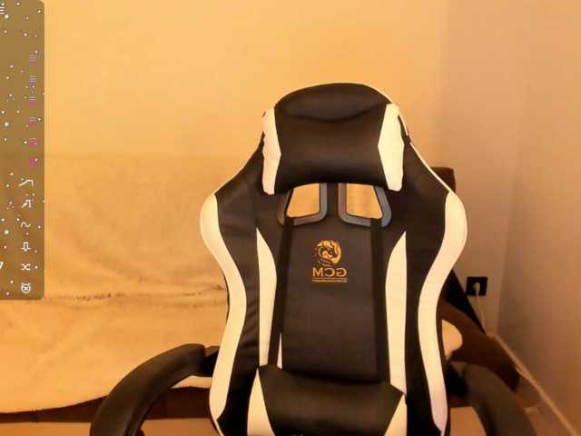 misscrystall live cam on BongaCams