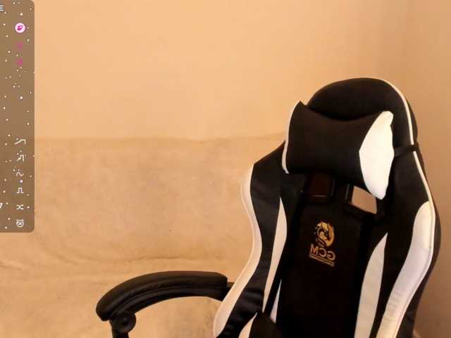 misscrystall live cam on BongaCams