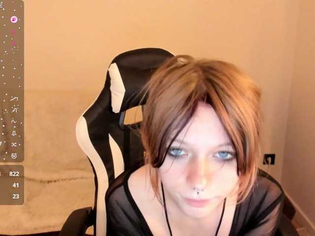 misscrystall live cam on BongaCams