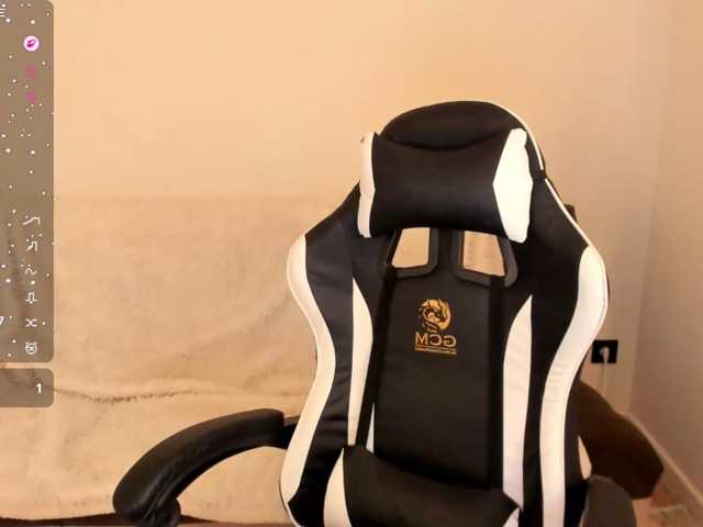 misscrystall live cam on BongaCams