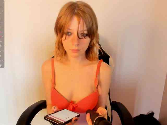 misscrystall webcam