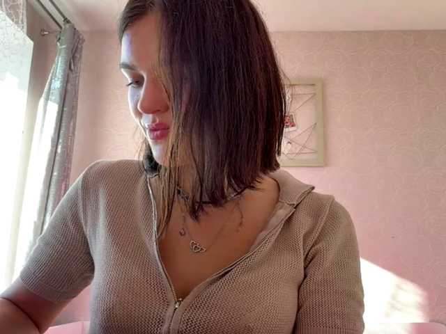 IsisYarrell live cam preview