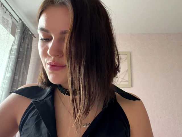 IsisYarrell live cam preview