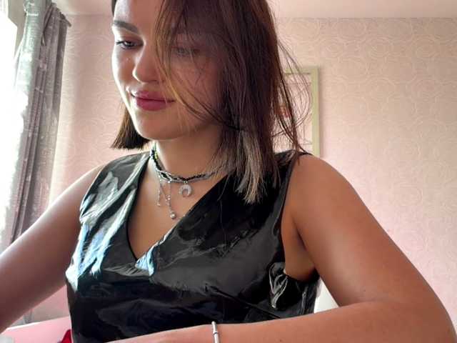 IsisYarrell live cam preview