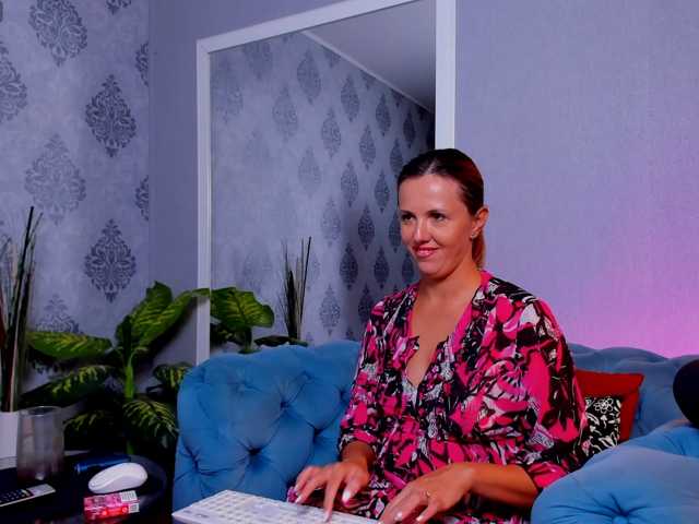 ElinaFawn live cam on BongaCams