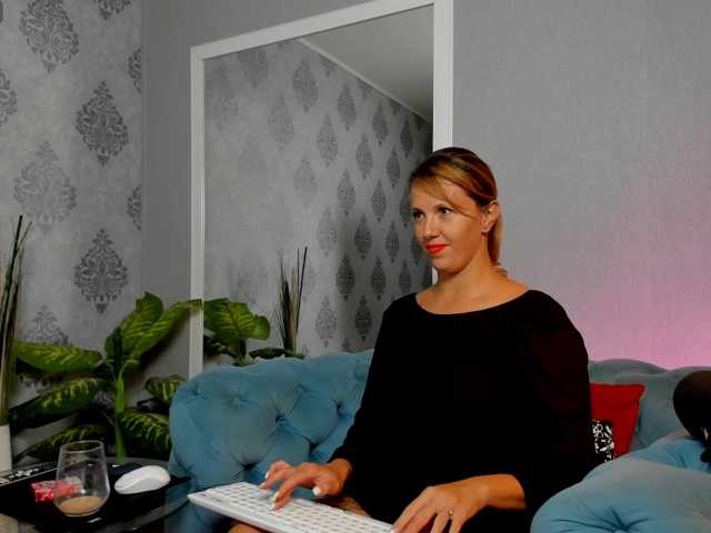 ElinaFawn live cam on BongaCams
