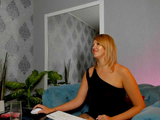 ElinaFawn live cam on BongaCams