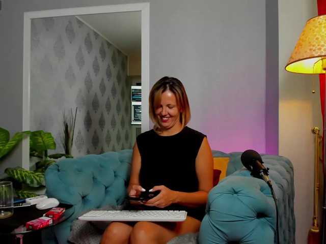 ElinaFawn, live now on BongaCams