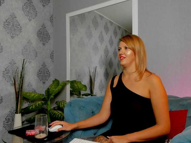 ElinaFawn live cam on BongaCams