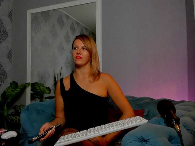 ElinaFawn live cam on BongaCams
