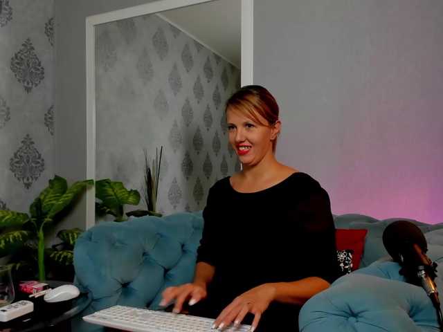 ElinaFawn live cam on BongaCams