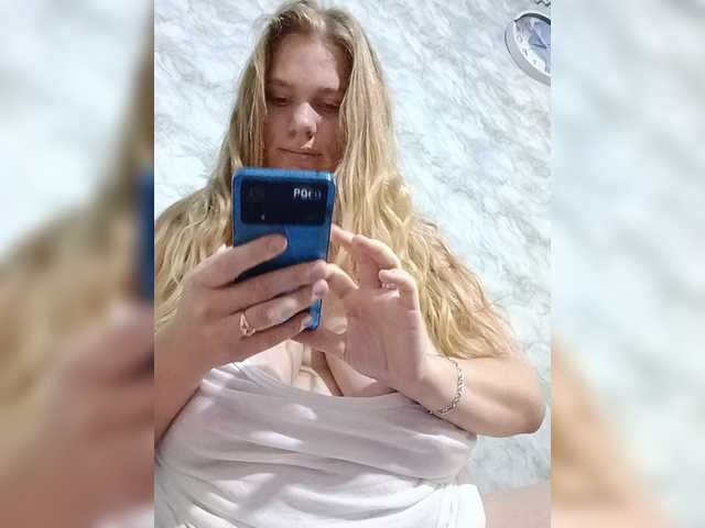 Tatka4 live cam on BongaCams