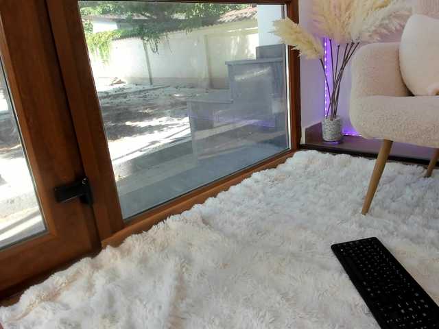 ilariea-girl live cam on BongaCams