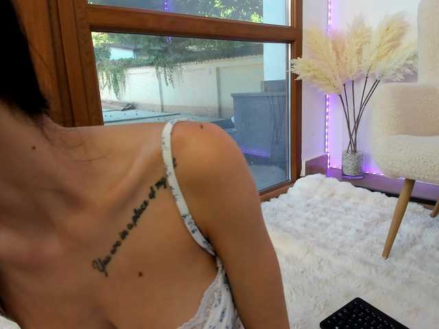 ilariea-girl live cam on BongaCams