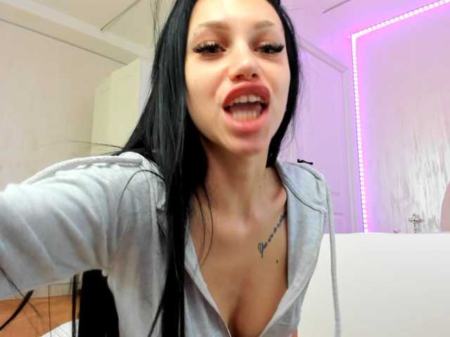 ilariea-girl live cam on BongaCams
