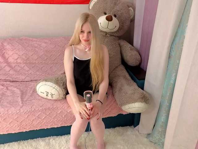 sweetiecherry18 live cam on BongaCams
