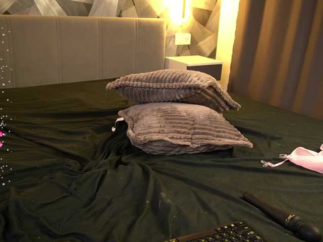miacelestiall live cam on BongaCams
