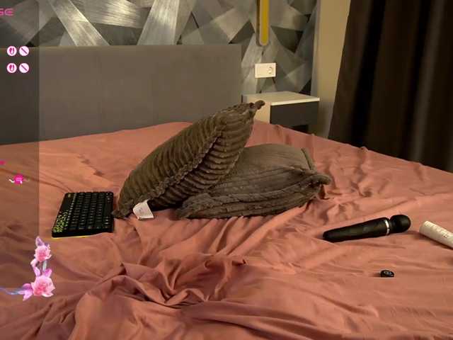 miacelestiall live cam on BongaCams