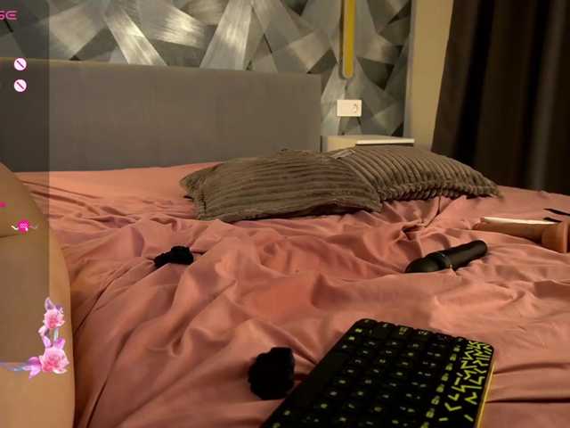 miacelestiall live cam on BongaCams