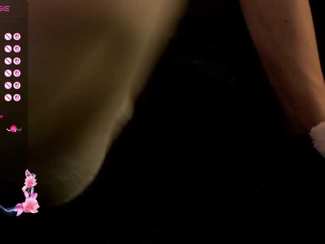 miacelestiall live cam preview
