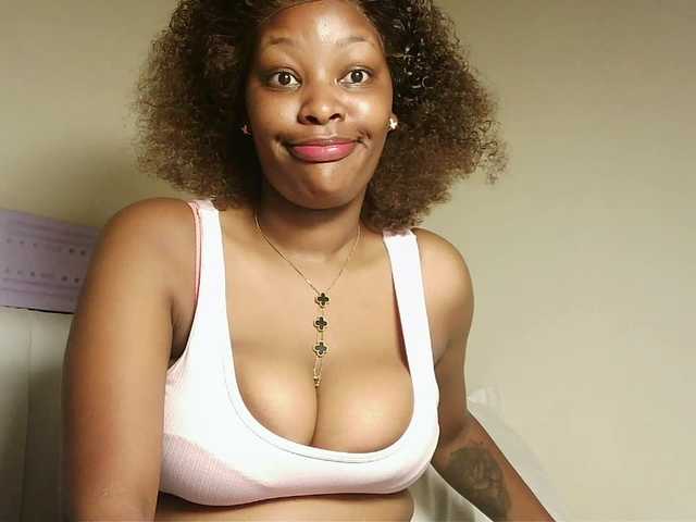 Hot-sexxxy-bitch live cam on BongaCams