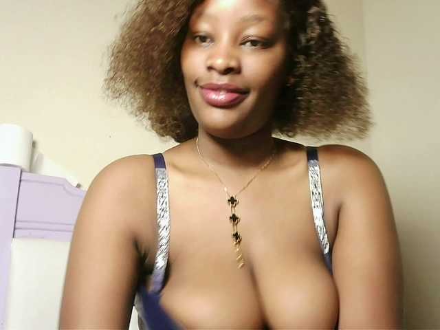 Hot-sexxxy-bitch live cam on BongaCams