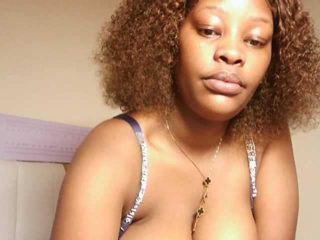 Hot-sexxxy-bitch live cam on BongaCams