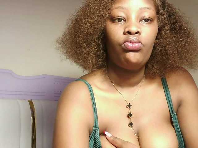 Hot-sexxxy-bitch live cam on BongaCams