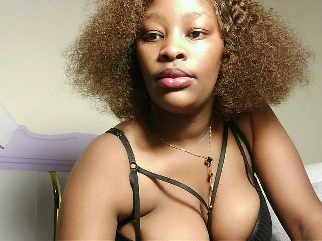 Hot-sexxxy-bitch live cam on BongaCams