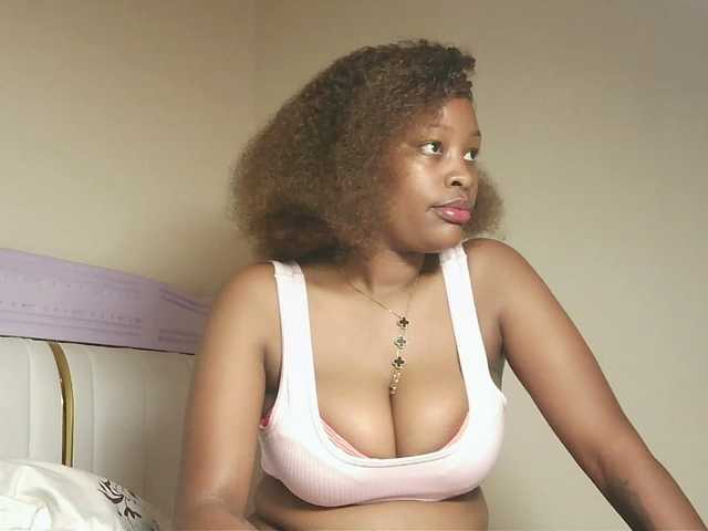 Hot-sexxxy-bitch live cam on BongaCams
