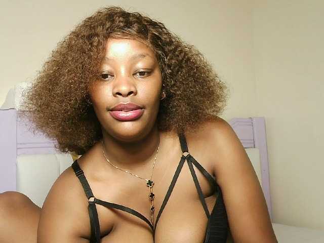 Hot-sexxxy-bitch live cam on BongaCams
