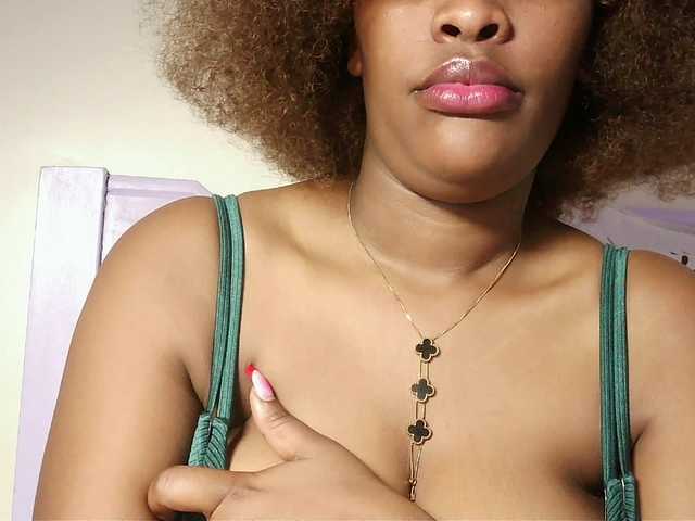 Hot-sexxxy-bitch live cam on BongaCams
