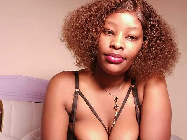 Hot-sexxxy-bitch live cam on BongaCams
