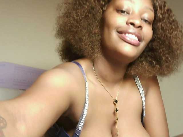 Hot-sexxxy-bitch live cam on BongaCams