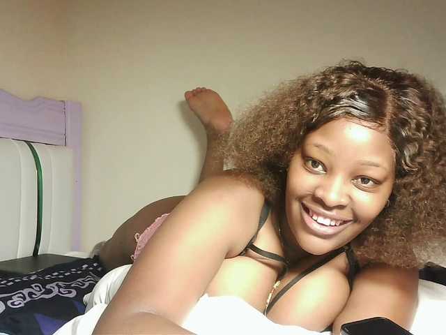 Hot-sexxxy-bitch live cam on BongaCams
