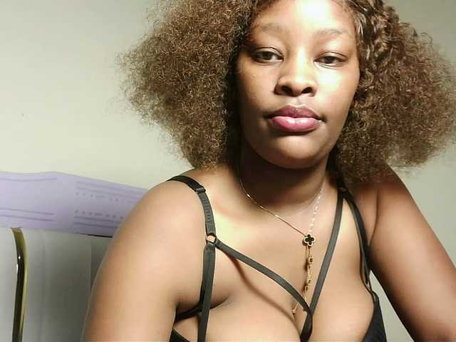 Hot-sexxxy-bitch live cam on BongaCams