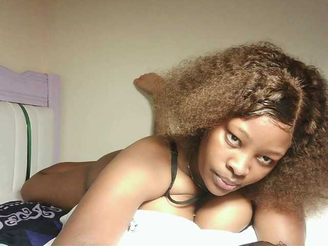 Hot-sexxxy-bitch live cam on BongaCams