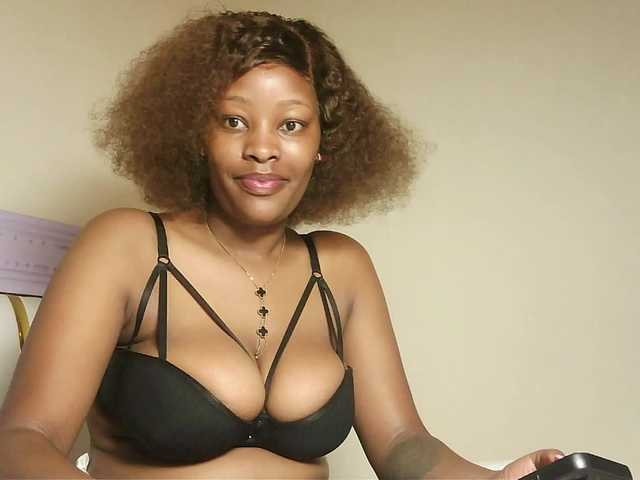 Hot-sexxxy-bitch live cam on BongaCams